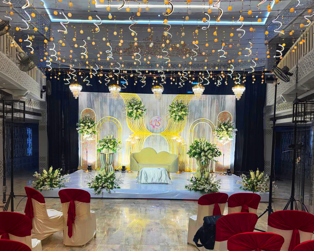 Floral arch aisle
