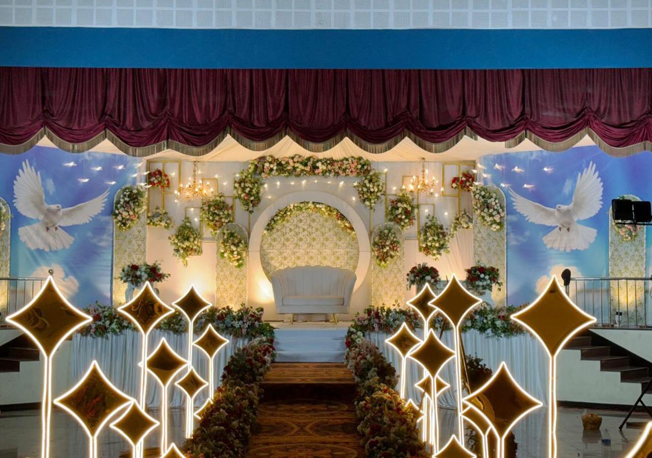 Pink drape lounge