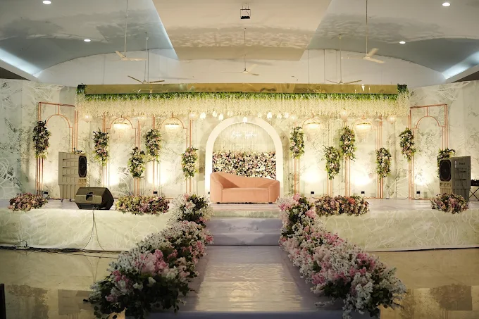 Elegant wedding aisle
